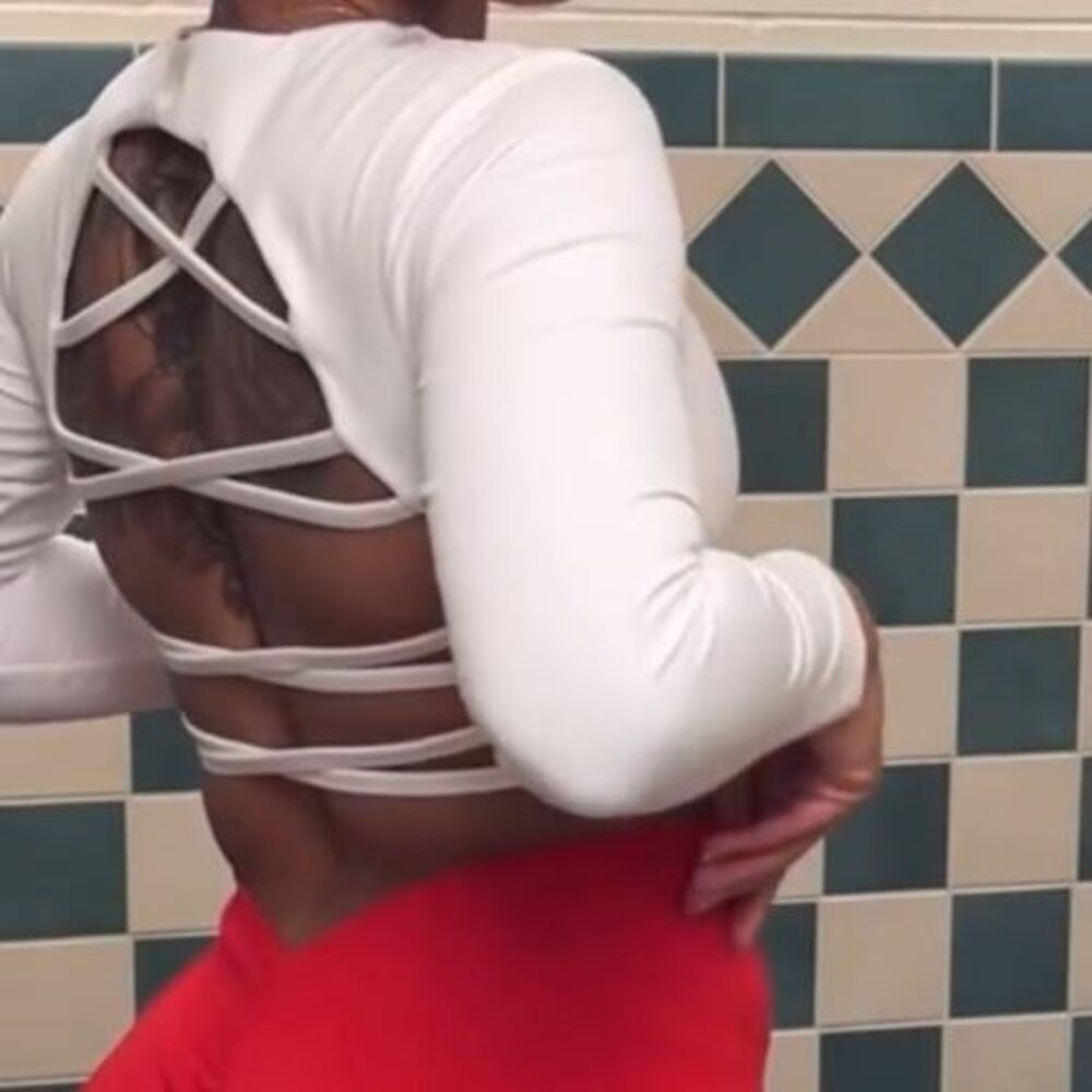 Aoxjox White Long sleeve Workout Open back Crop top